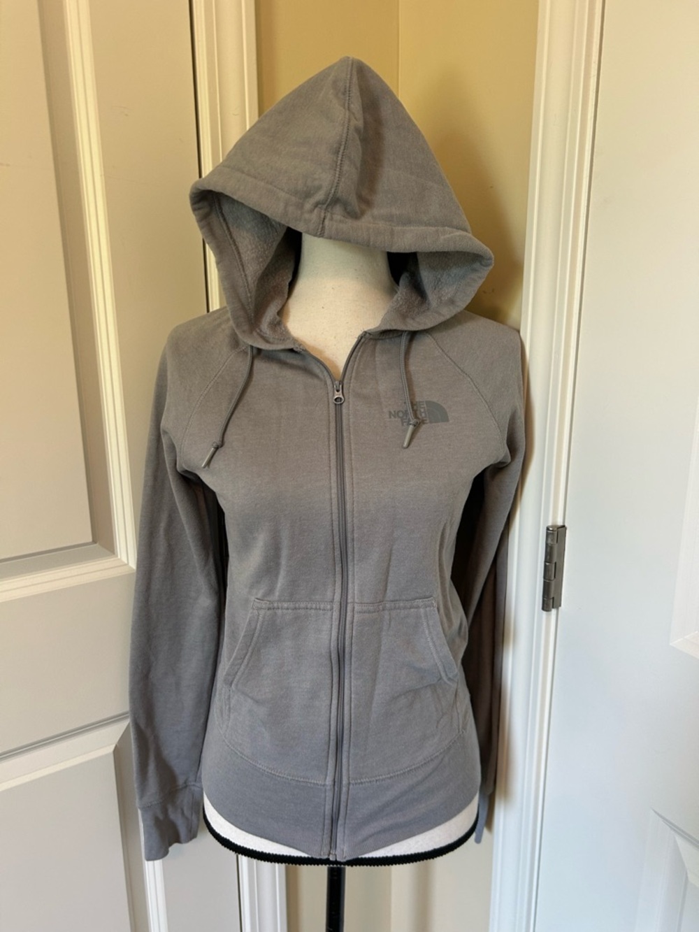 The North Face Women's Light Gray Full-Zip Hooded Sweatshirt - Picture 4 of 6